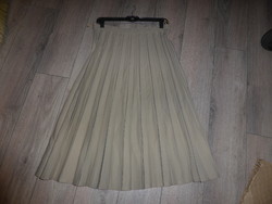 Pleated skirt size 40