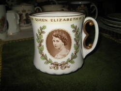 Queen Elizabeth II, jubilee cup, oak leaf wreath 8.2 x 8.5 cm