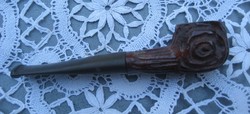 A pipe in the shape of a carved apple