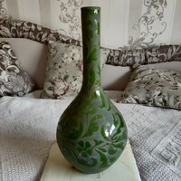 Zöld majolika váza