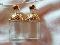 Dekoratív arany díszítésű parfümös üvegcsék
