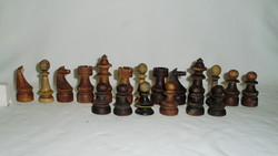 Régi fa sakk figura - tizenkilenc darab együtt - padláslelet - kreatív célokra