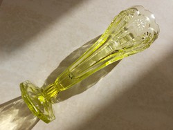Régi uránzöld üveg váza talpas díszváza