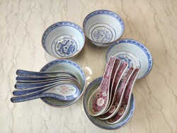 Kínai rizsszemes porcelán leveses tálkák két féle színű kanállal 16 db-os csomag