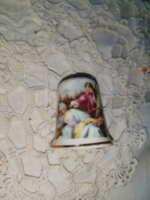 English porcelain thimble marked with a hinge scene 10.