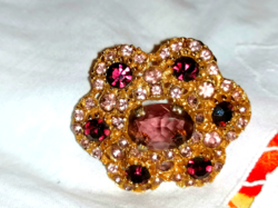 Beautiful, spectacular, vintage brooch with sparkling stones 314.