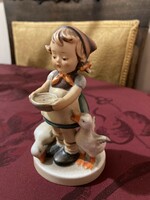 Hummel porcelain figurine / little girl feeding geese
