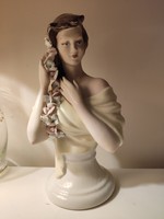 Lady combing her hair, female bust with a rose gem in her hair porcelain apulum lucur manual