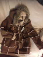 Új, kapucnis, német minőségi, meleg, fiatalos fazonú női kabát, műirha bunda 42-es méretre