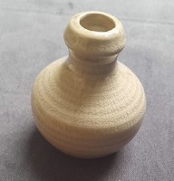 I am selling an old Chinese small Celadon cracked mazas porcelain vase, China, Japan