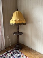 Antik álló lámpa kb.2 m magas, Jó állapotú, épp lámpaernyővel