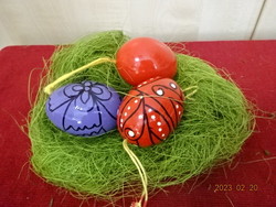 Húsvéti tojás, három darab, kettő kézi festésű. Jókai.