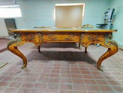 Reneszánsz stílusú íróasztal
