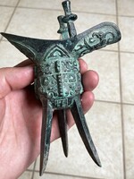 Antik régi kínai patinás bronz kupa vagy fustolotarto edények Kína japan