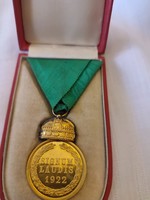 Signum laudis-crowned Hungarian bronze medal 1922
