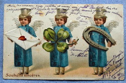 Antik dombornyomott  üdvözlő litho képeslap hírvivő angyalka lóhere szerencsepatkó boríték szív