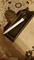 Antik márvány réz tintatartó levélbontó csont késsel diszesen megmunkált egyedi irodai bútordarab