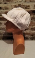 Women's knitted hat is new