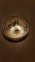 Bitcoin arany színű érme