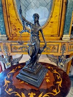 Bronze statue of Justicia