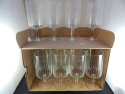 12 3 dl wine glasses for sale together, plus one extra!