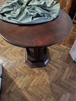 Salon table in perfect condition, beautiful. It also has a thick glass plate