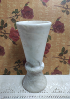 Súlyos kehely forma szürke cirmos márvány váza