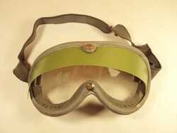 Régi retro veterán motor motorkerékpár motoros szemüveg védőszemüveg napellenzővel kb. 1970-es évek