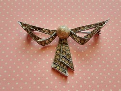 Vintage stone brooch bow-shaped women's badge