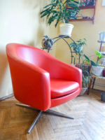 Gyönyörű piros forgó fotel
