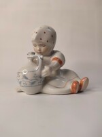 Zsolnay Annuska korsóval porcelán figura