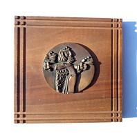 Balatoni skärma - bronze plaque on a wooden base