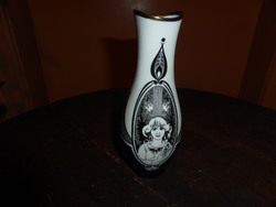 Hollóházi porcelán váza ( B )