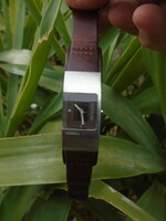 Fossil women's watch, quartz, accurate! Quality genuine leather strap with a small flaw on one corner of the glass