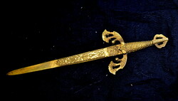 Sword figural bronze leaf-cutting dagger