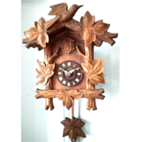 Gyönyörű nagyméretű faragott Schwarzwaldi kakukkos óra