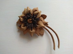 Retró bőr kézműves virág kitűző bőrvirág