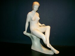 Aqvincumi Akt Figura