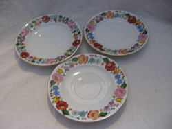 Porcelain small plates and washers from Kalocsa