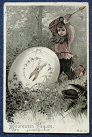 Antik Húsvéti üdvözlő litho képeslap hatalmas nyuszis tojást lándzsával feltörő kis vadász  erdőben