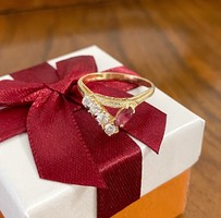18K gold ring with ruby / zirconia stones - 3.7G