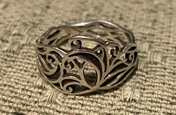 Silver women's ring marked 925