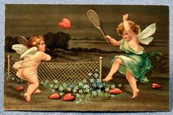 Antik dombornyomott üdvözlő litho képeslap szívekkel teniszező angyalkák