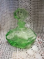 Zöld parfümös üveg