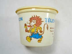 Retro plastic box - leo ice cream in winter in summer - Buda milk manufacturer - from the 1980s