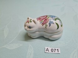 A071 Japanese porcelain cat candle holder 11 cm