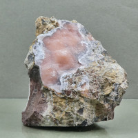 Ásvány régiség: gömbös Rodokrozit kristályok  az anyakőzetben. 145 gramm.