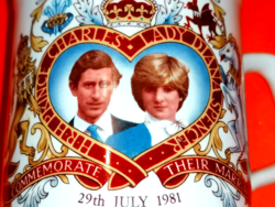 A Walesi herceg és Lady Diana Spencer házassága alkalmából kiadott emlékcsésze 1981