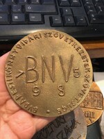 Réz emlékplakett 1985-ből, BNV emlékére, 12 cm-es nagyságú.