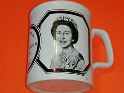 1977-es,  Erzsébet királyné megkoronázásának ezüst jubileumára kiadott bögre